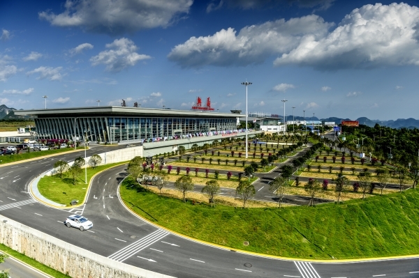 12月24日,兴义机场与黔西南州文旅集团在机场航管楼会议室召开2020年