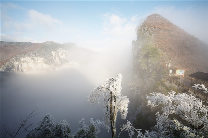 乐业天坑雪景图片