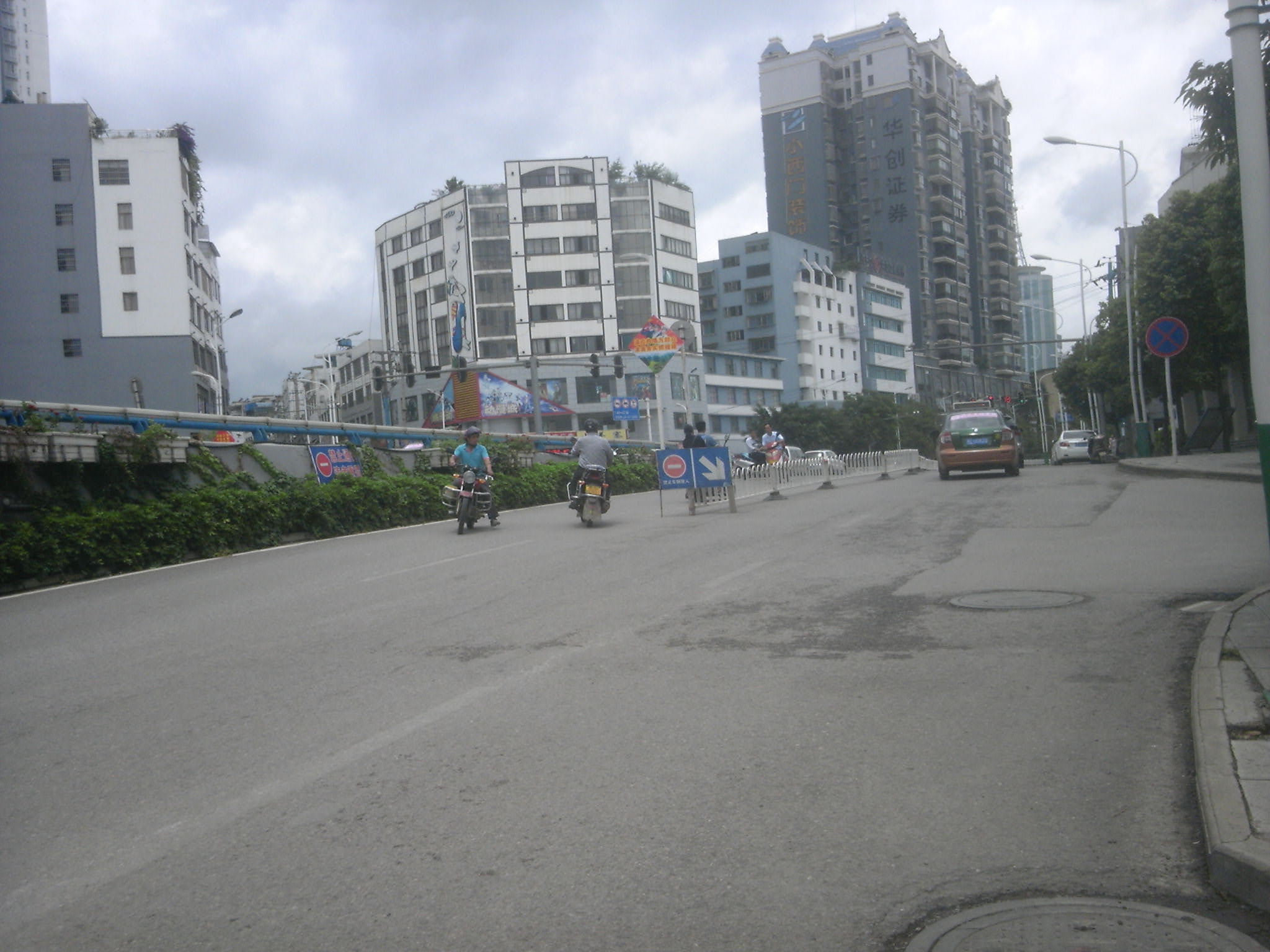 P30710-124711.jpg