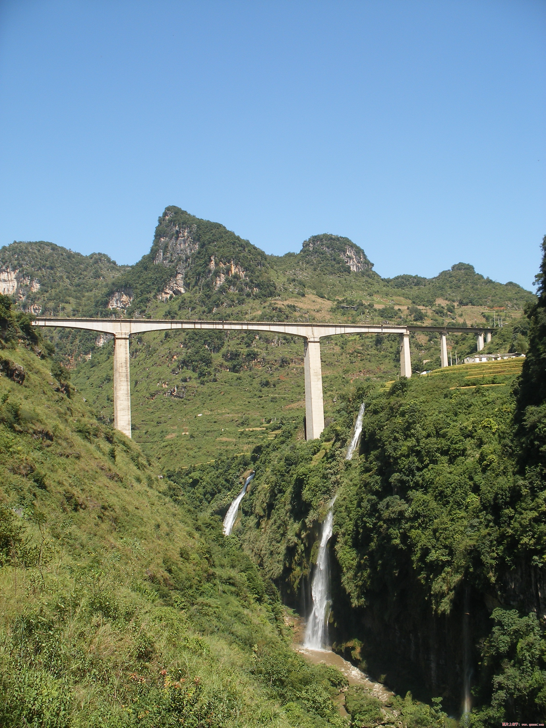 青藏铁路清水河大桥图片