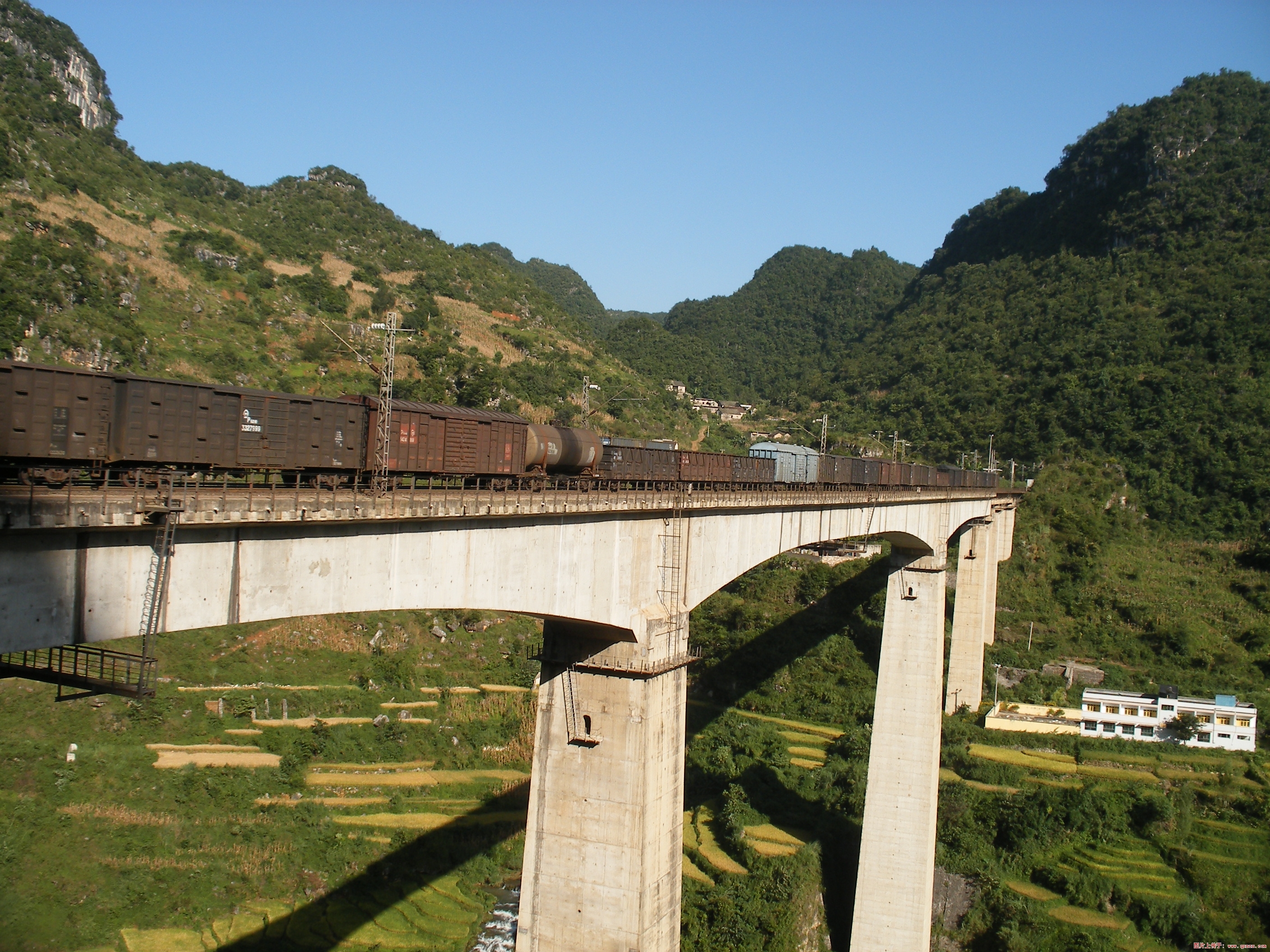 青藏铁路清水河大桥图片