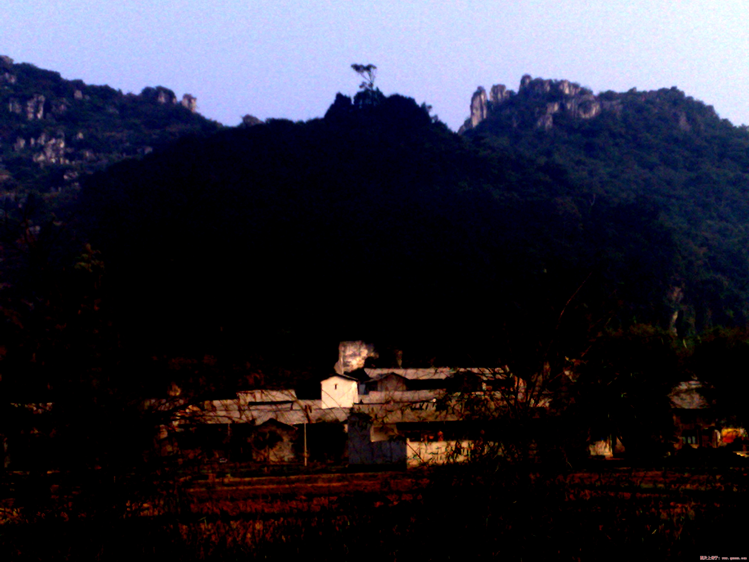 20081019703A.jpg
